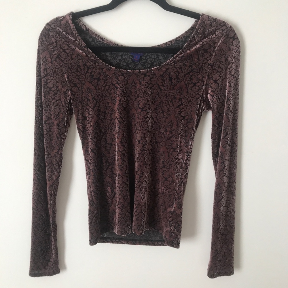 Long Sleeve w/ Velvet Detailing